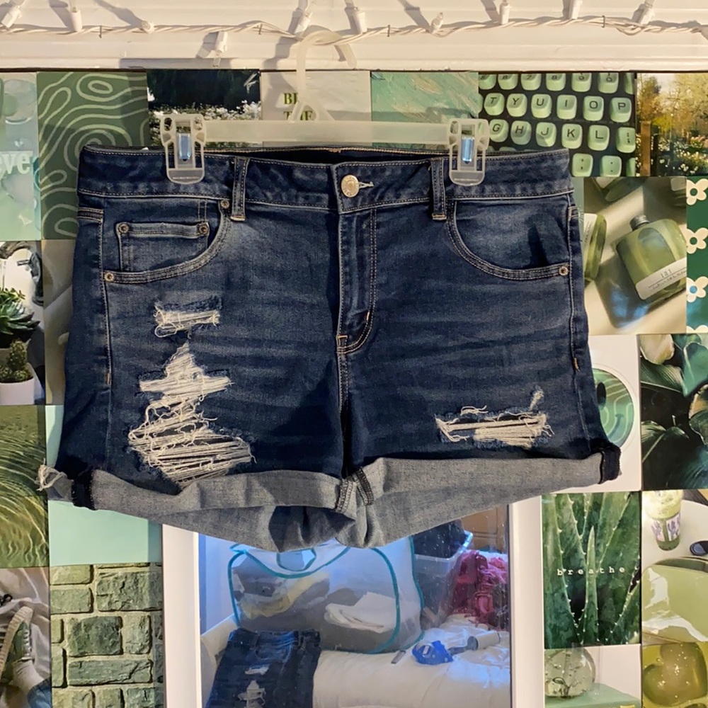 American Eagle Jean Shorts, Ne(x)t level stretch;distressed design, size 16